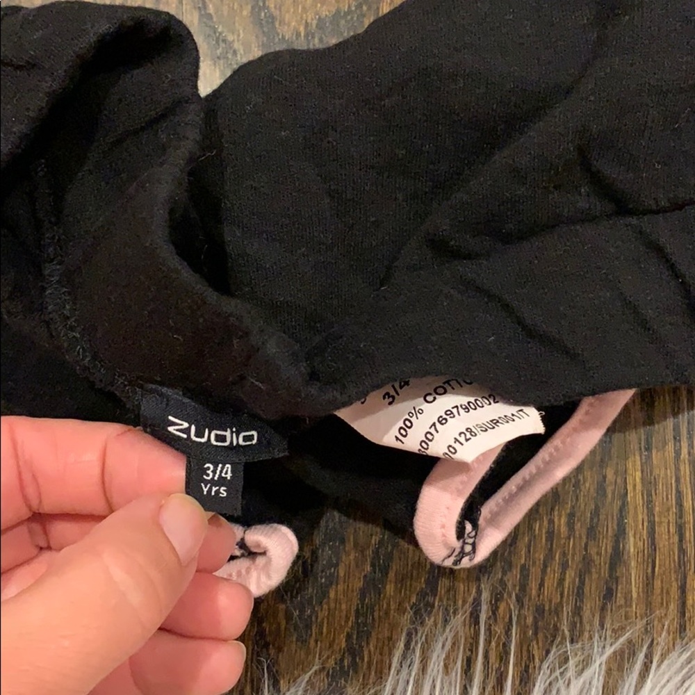 Shorts - Picture 3 of 3